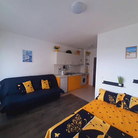 Apartment-Studio Daisy In Kiwi Gardens Complex بايالا المظهر الخارجي الصورة