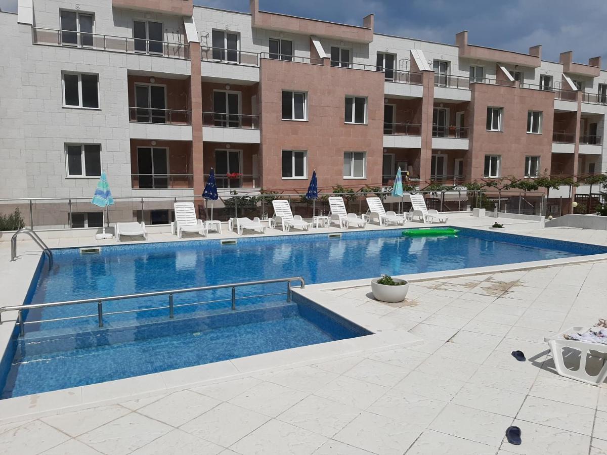 Apartment-Studio Daisy In Kiwi Gardens Complex بايالا المظهر الخارجي الصورة
